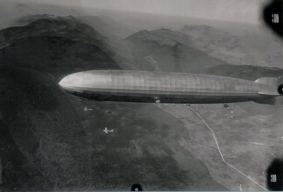 Zeppelin über Gänsbrunnen (100003)